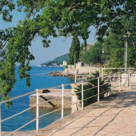 Apartments Lovro Lovran Εξωτερικό φωτογραφία