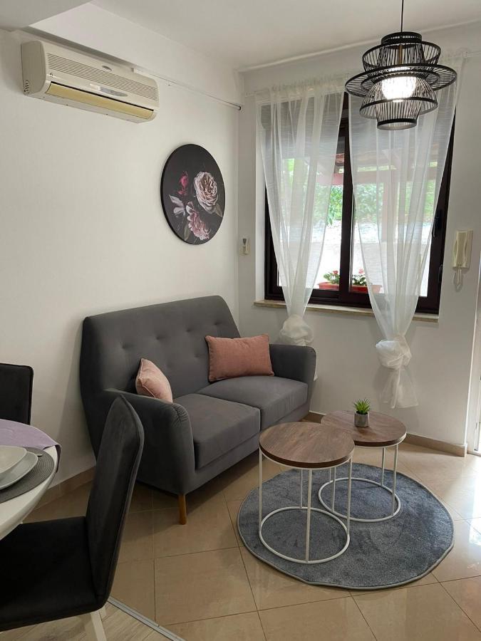 Apartments Lovro Lovran Εξωτερικό φωτογραφία