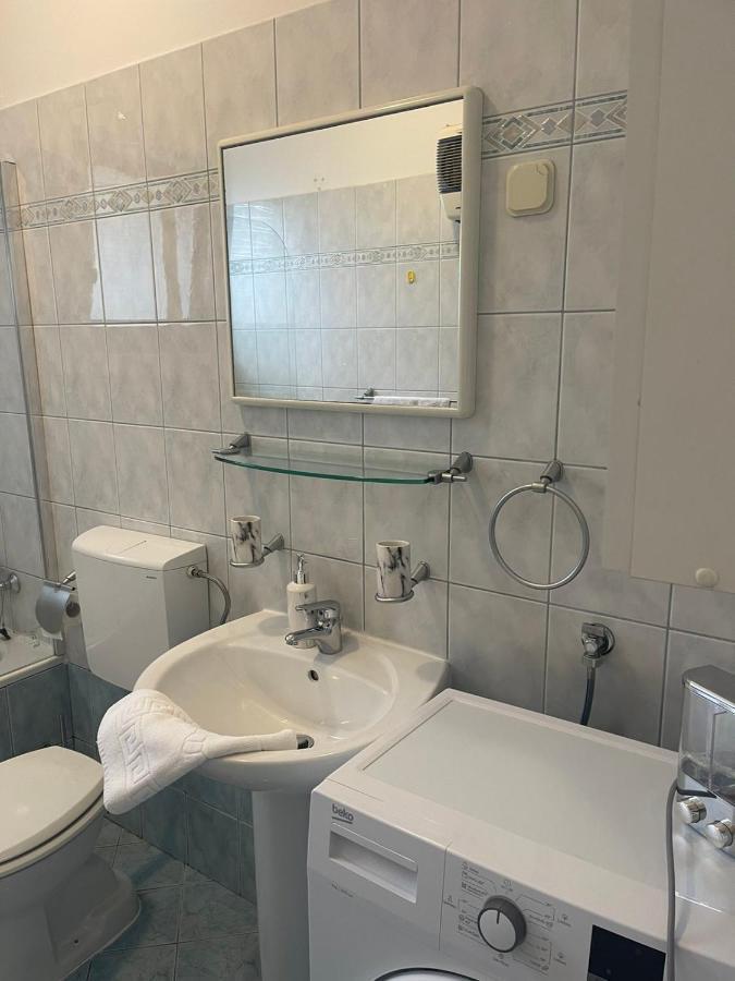 Apartments Lovro Lovran Εξωτερικό φωτογραφία