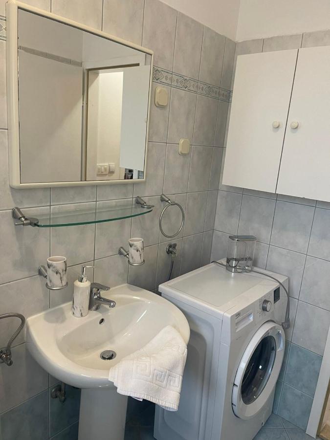 Apartments Lovro Lovran Εξωτερικό φωτογραφία