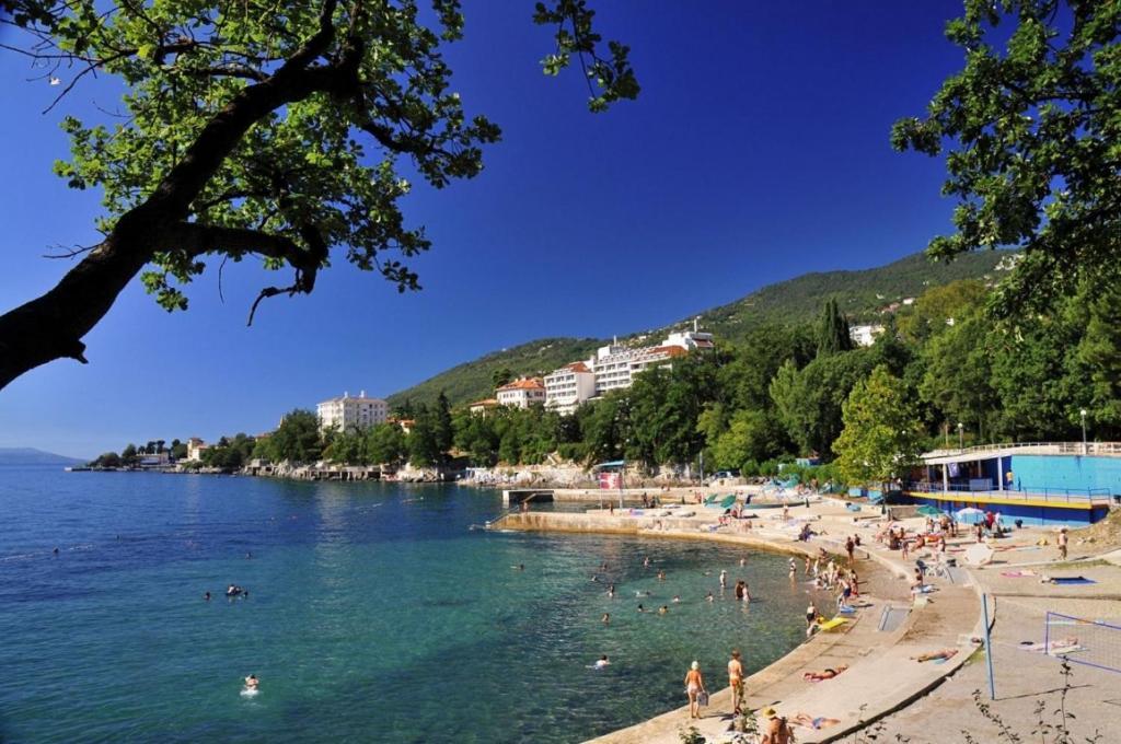 Apartments Lovro Lovran Εξωτερικό φωτογραφία